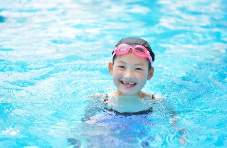 東京でマンツーマンの水泳教室ならスカイスイムへ！